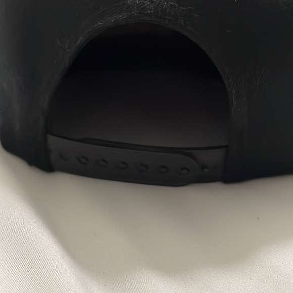 Unisex adjustable SnapBack teenage dirtbag hat. - Picture 4 of 6